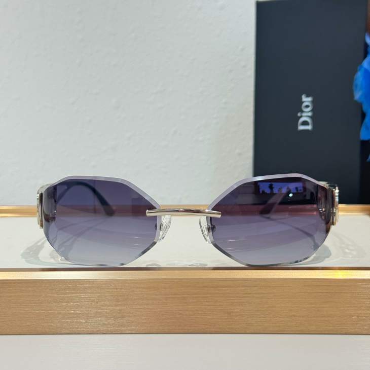 Picture of Dior Sunglasses _SKUfw75840805fw